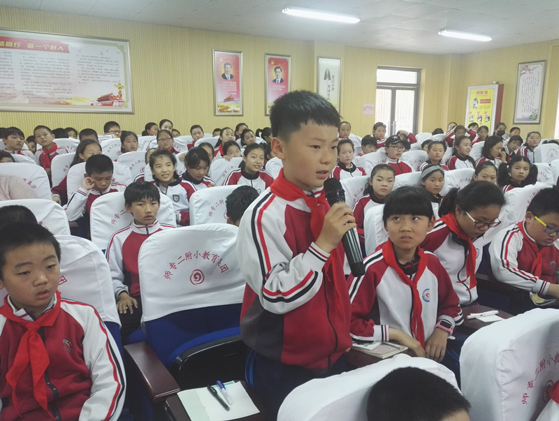 我校举办 “真阅读”童言读书节——与作家梅子涵零距离分享阅读感受活动