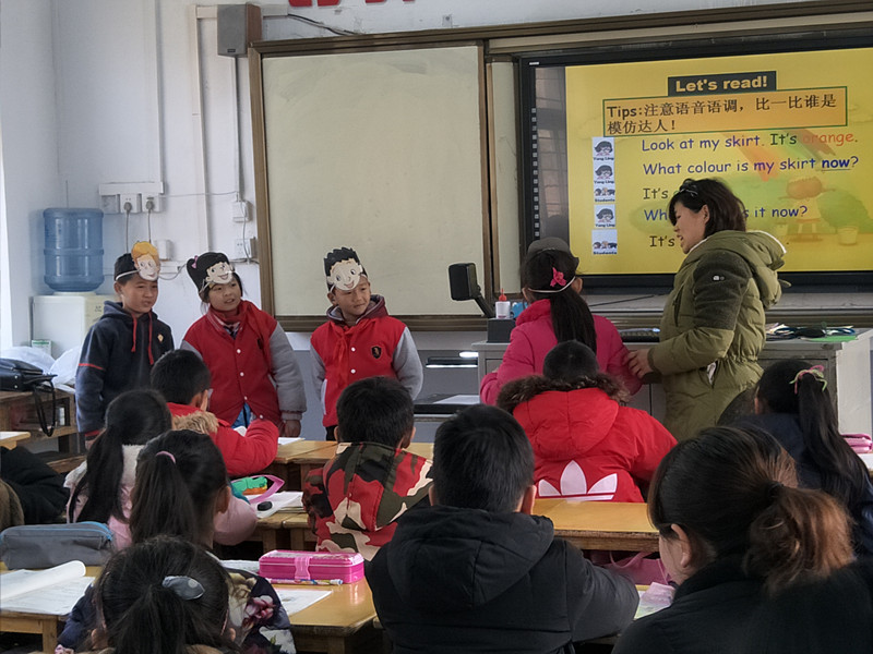 高举十九大旗帜，我校教师走进海州区南城小学开展校际交流活动