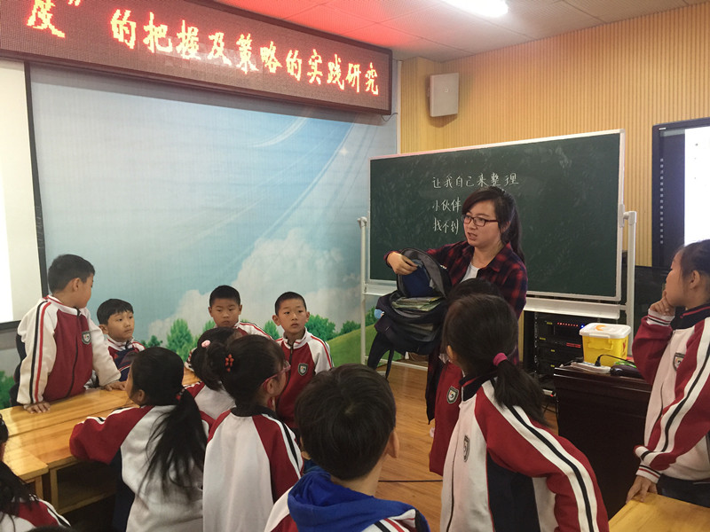 我校承办市道德与法治第一共同体现场教学研讨活动