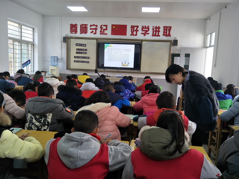 高举十九大旗帜，我校教师走进海州区南城小学开展校际交流活动