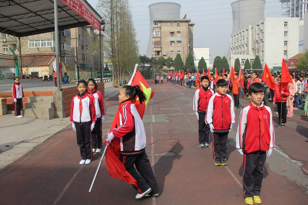 师专二附小举行“学‘八礼四仪’，争文明礼仪优胜中队，做附小礼德好少年”